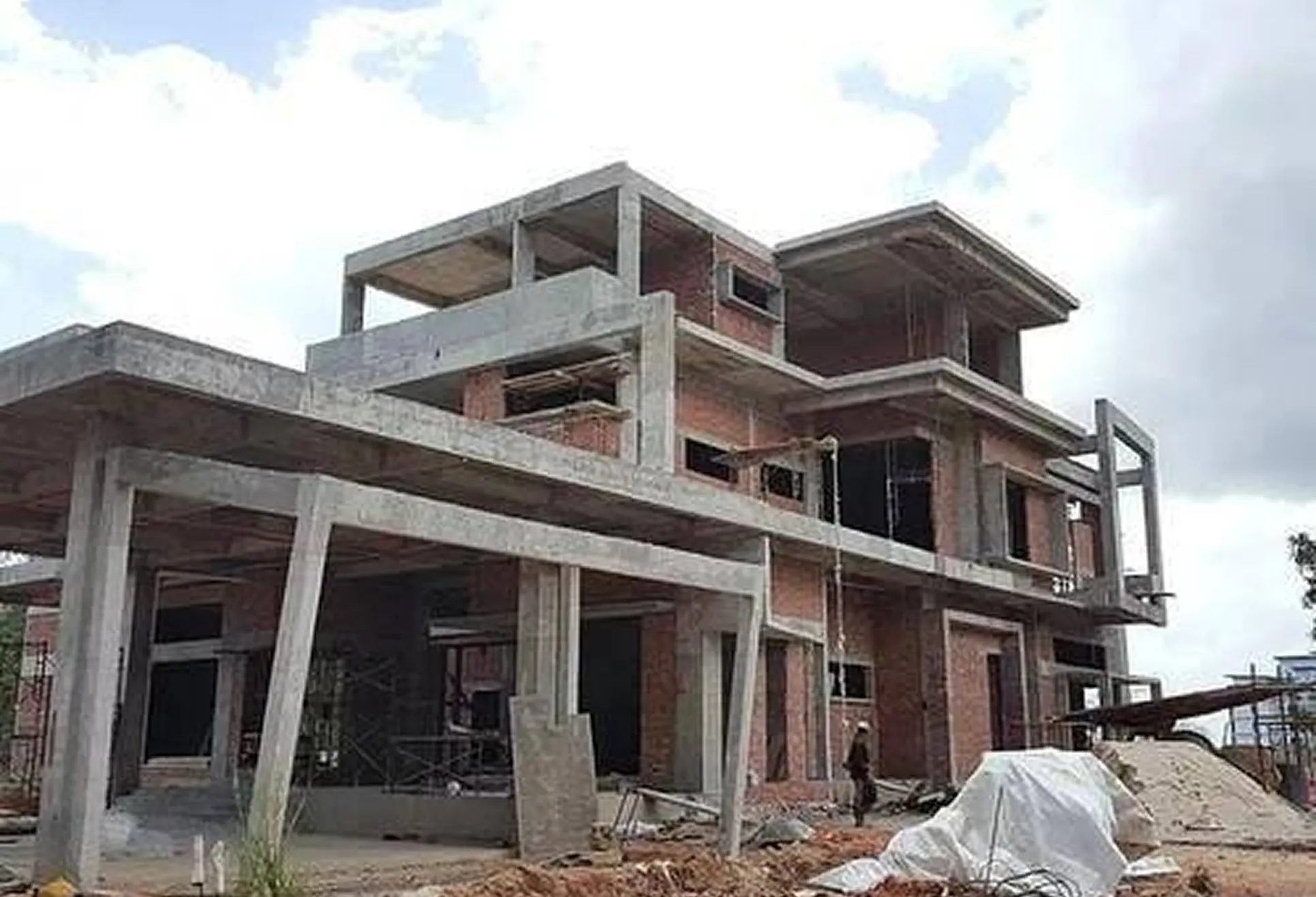 Aerial progress view of a Houston commercial construction project under way
